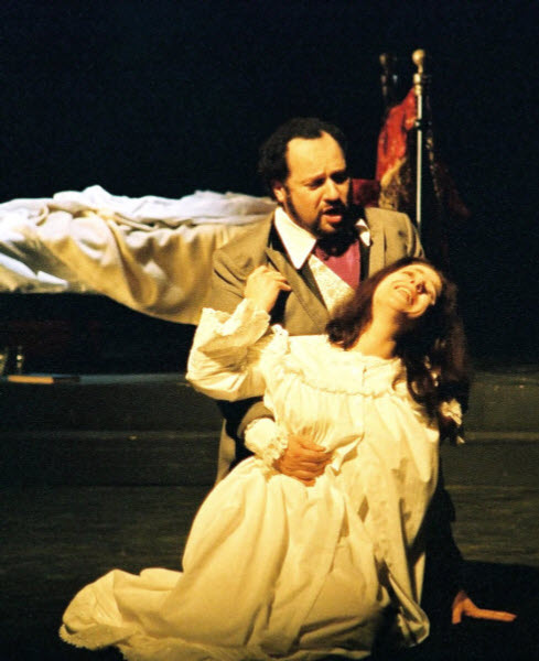 Alfredo in La traviata Final Scene